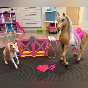 Barbie Horses - Pink and Tan Horse Playset